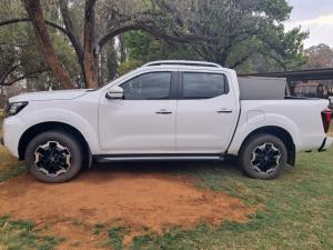 Nissan Navara 2.5DDTI LE/LE Plus automatic D/C - Image 3