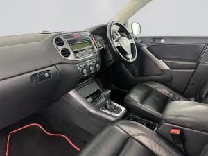 Volkswagen Tiguan 2.0 TSI TRACK-FIELD 4MOT TIP - Image 16