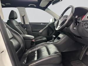 Volkswagen Tiguan 2.0 TSI TRACK-FIELD 4MOT TIP - Image 17
