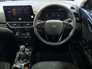 Mahindra XUV 3XO 1.2T AX5 manual - Image 18