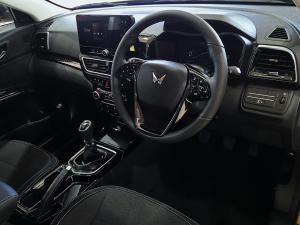 Mahindra XUV 3XO 1.2T AX5 manual - Image 9