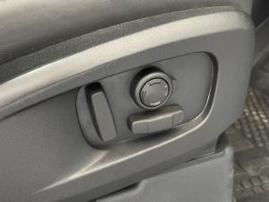 Land Rover Defender 110 D300 X-Dynamic HSE - Image 11