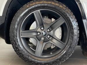 Land Rover Defender 110 D300 X-Dynamic HSE - Image 14