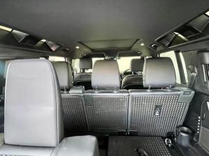 Land Rover Defender 110 D300 SE - Image 10