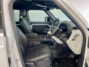 Land Rover Defender 110 D300 SE - Image 11
