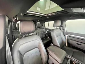 Land Rover Defender 110 D300 SE - Image 14