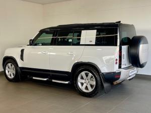 Land Rover Defender 110 D300 SE - Image 4