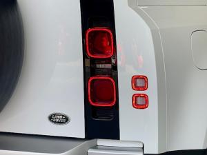 Land Rover Defender 110 D300 SE - Image 9