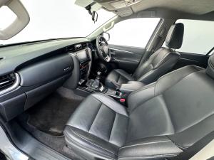 Toyota Fortuner 2.4GD-6 manual - Image 7