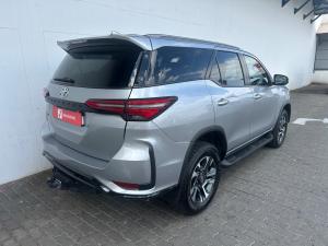 Toyota Fortuner 2.4GD-6 manual - Image 2