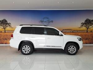 Toyota Land Cruiser 200 4.5D-4D V8 VX-R - Image 3