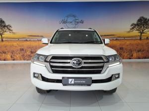 Toyota Land Cruiser 200 4.5D-4D V8 VX-R - Image 4