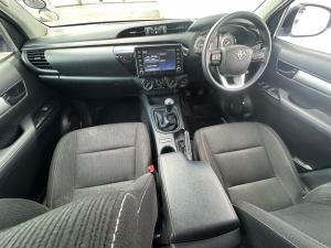 Toyota Hilux 2.4GD-6 double cab 4x4 Raider X manual - Image 6