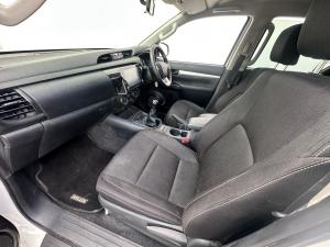 Toyota Hilux 2.4GD-6 double cab 4x4 Raider X manual - Image 7