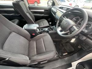 Toyota Hilux 2.4GD-6 double cab 4x4 Raider X manual - Image 14