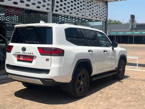 Toyota Land Cruiser 300 3.5T GR-Sport - Image 2