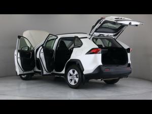 Toyota RAV4 2.0 GX - Image 25