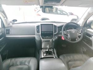 Toyota Land Cruiser 200 V8 4.5D VX-R automatic - Image 6
