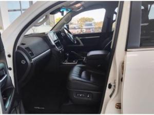Toyota Land Cruiser 200 V8 4.5D VX-R automatic - Image 7