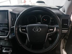 Toyota Land Cruiser 200 V8 4.5D VX-R automatic - Image 8