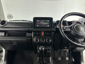 Suzuki Jimny 1.5 GLX - Image 17
