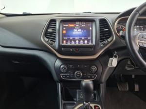 Jeep Cherokee 2.4L Longitude - Image 11