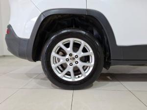 Jeep Cherokee 2.4L Longitude - Image 9
