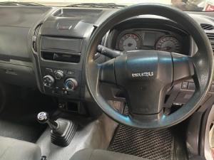 Isuzu D-Max Gen 6 250 single cab Fleetside safety - Image 7