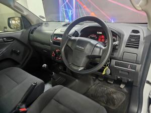 Isuzu D-Max Gen 6 250 single cab Fleetside safety - Image 5