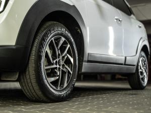 Mahindra XUV 3XO 1.2T AX5 manual - Image 10