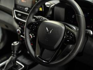 Mahindra XUV 3XO 1.2T AX5 manual - Image 17