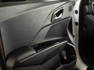 Mahindra XUV 3XO 1.2T AX5 manual - Image 32