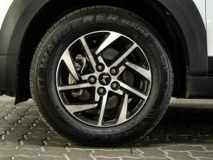 Mahindra XUV 3XO 1.2T AX5 manual - Image 9