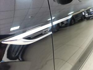 Volkswagen T-Roc 2.0TSI 4Motion R-Line - Image 12