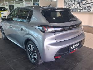 Peugeot 208 1.2T Allure manual - Image 12