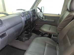Toyota Land Cruiser 79 4.5D-4D LX V8 single cab - Image 7