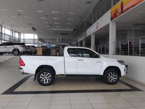 Toyota Hilux 2.8GD-6 Xtra cab 4x4 Legend 50 auto - Image 3