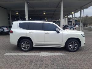 Toyota Land Cruiser 300 3.5T ZX - Image 3