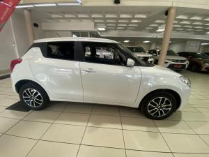 Suzuki Swift 1.2 GLX AMT - Image 3