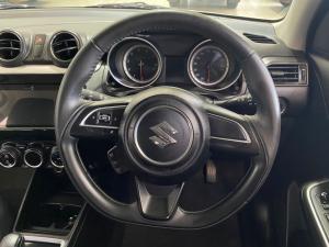 Suzuki Swift 1.2 GLX AMT - Image 8