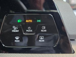 Volkswagen Golf 1.4 TSI R-LINE + Tiptronic - Image 12