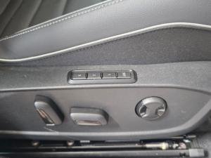 Volkswagen Golf 1.4 TSI R-LINE + Tiptronic - Image 13