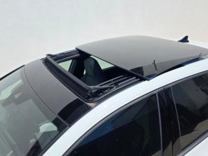 Volkswagen Golf 1.4 TSI R-LINE + Tiptronic - Image 17