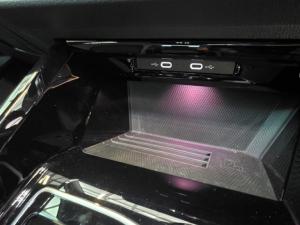Volkswagen Golf 1.4 TSI R-LINE + Tiptronic - Image 8
