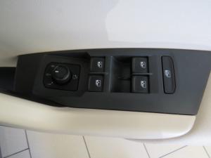 Volkswagen Polo 1.6 Life - Image 13