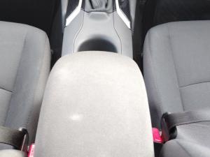 Toyota Corolla Cross 1.8 XI - Image 13