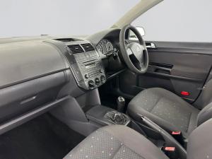 Volkswagen Polo 1.6 Trendline - Image 13