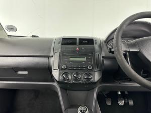 Volkswagen Polo 1.6 Trendline - Image 14