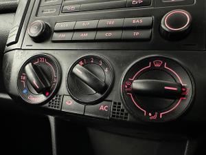 Volkswagen Polo 1.6 Trendline - Image 8