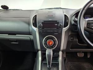 Isuzu KB 300D-Teq double cab LX auto - Image 10